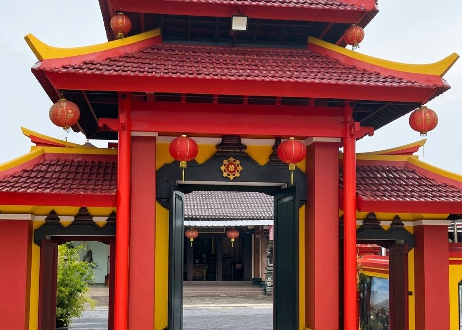 TIGA PINTU MASUK KLENTENG